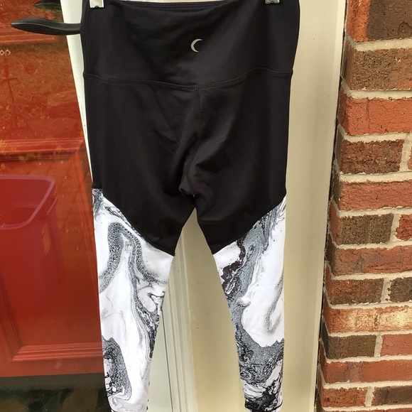 ZYIA Leggings Size XXS Marbled Black White Grey 23" Athletic Workout - Picture 3 of 4